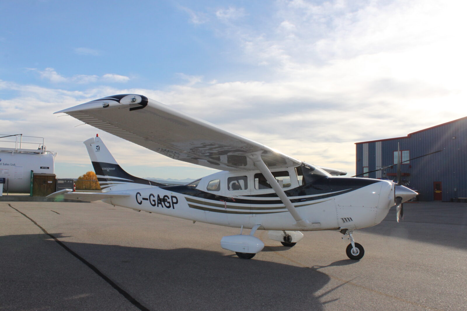 Cessna T206H