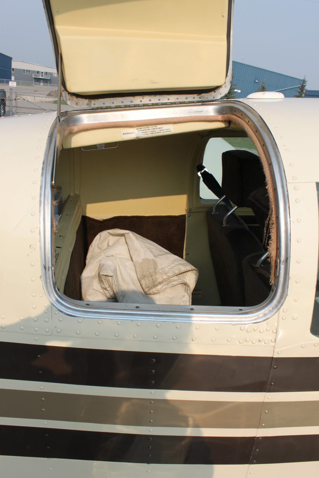 1984 Mooney M20K 231 Special Edition - Baggage Compartment